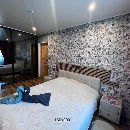 Green- Guest Apartment- Апартаменты Тапс